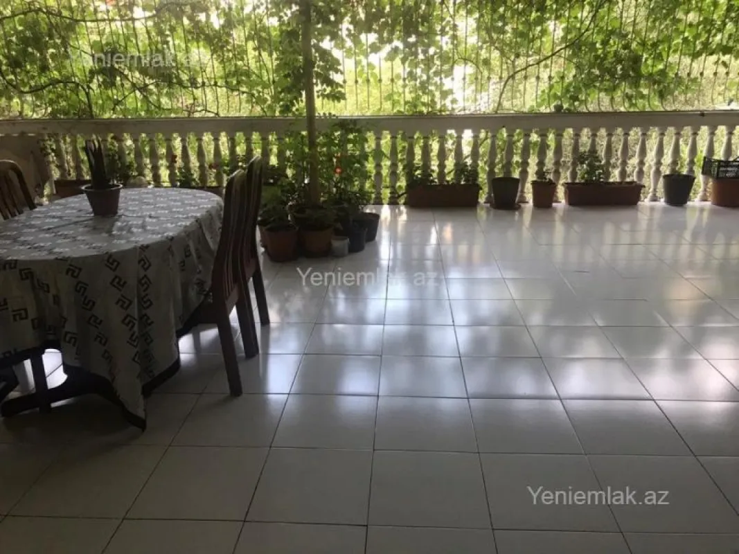 Satılır 4 otaqlı köhnə tikili 160 m²