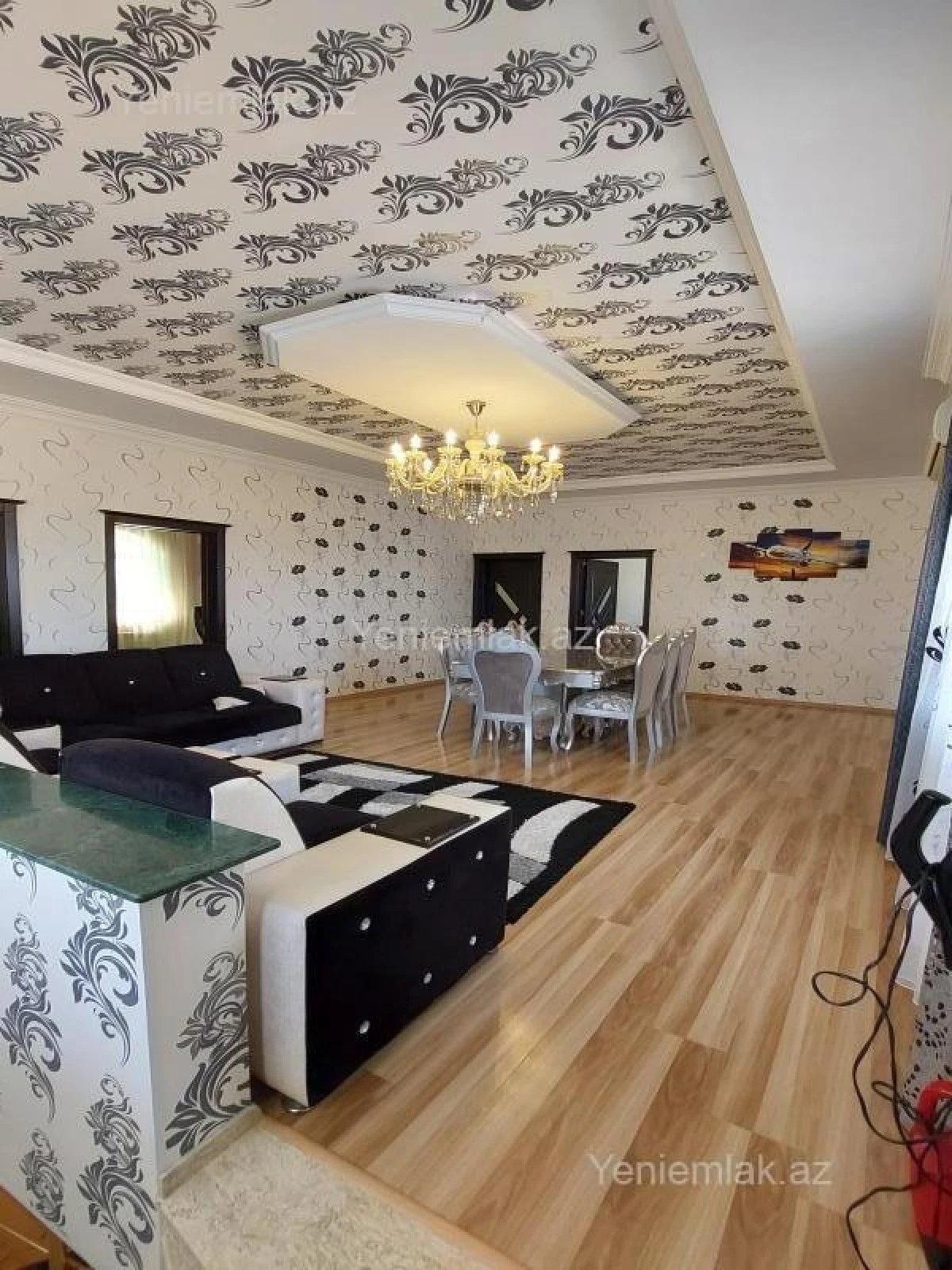 Satılır 8 otaqlı həyət evi 250 m²