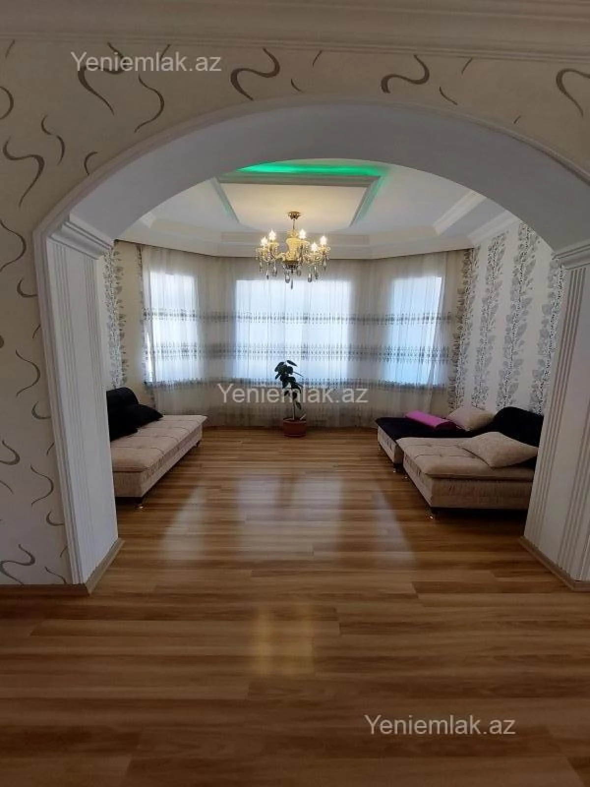Satılır 8 otaqlı həyət evi 250 m²