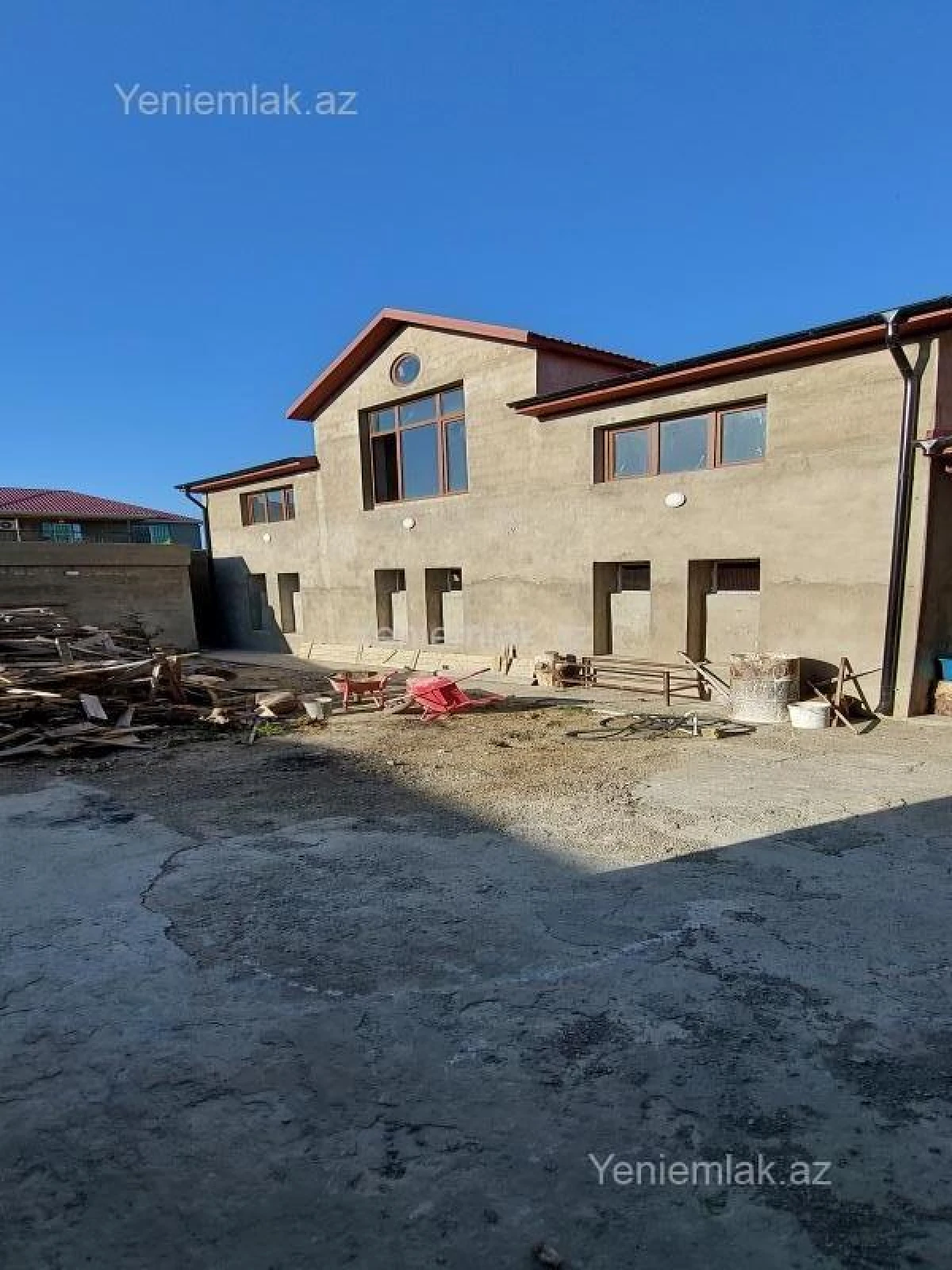 Satılır 8 otaqlı həyət evi 250 m²