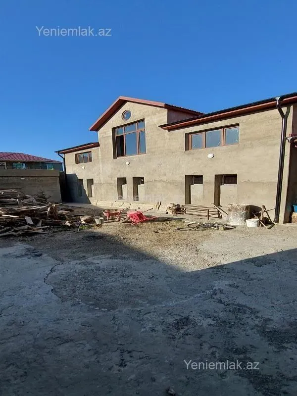 Satılır 8 otaqlı həyət evi 250 m²