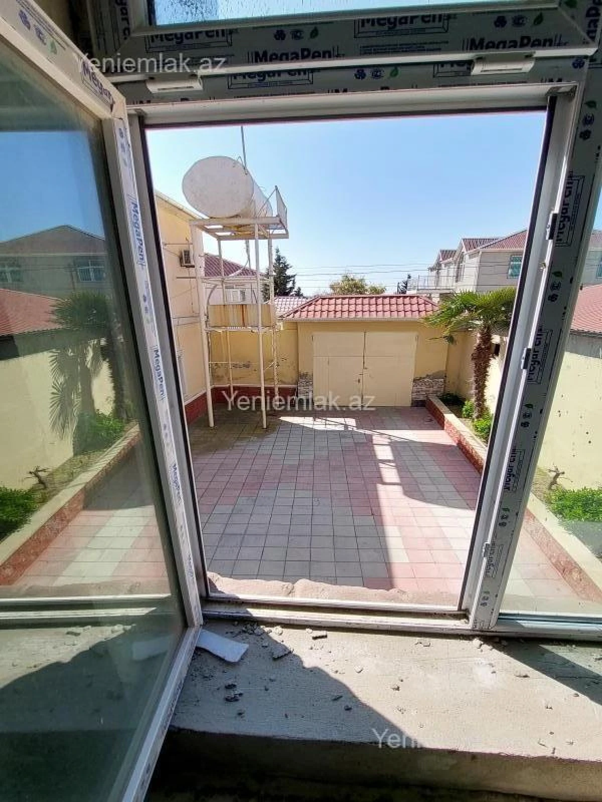 Satılır 8 otaqlı həyət evi 250 m²
