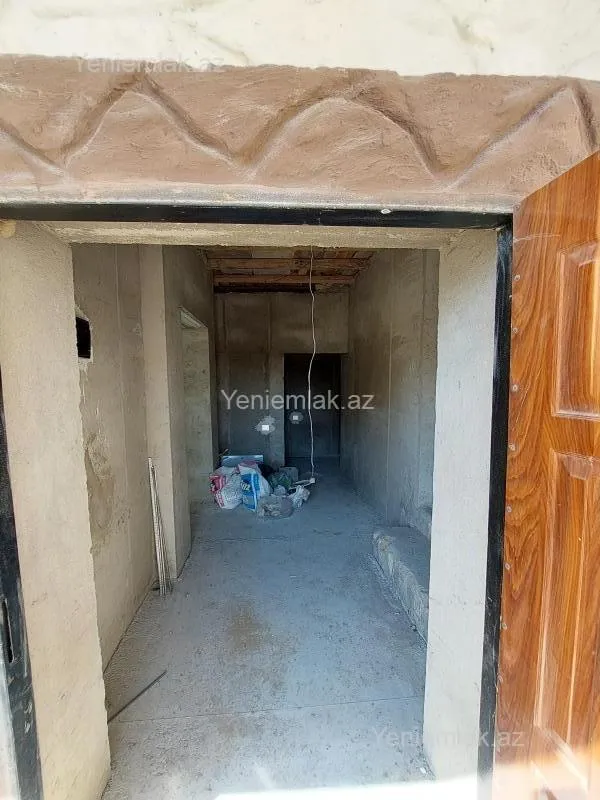 Satılır 8 otaqlı həyət evi 250 m²