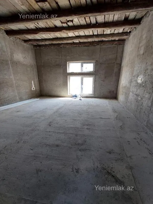 Satılır 8 otaqlı həyət evi 250 m²