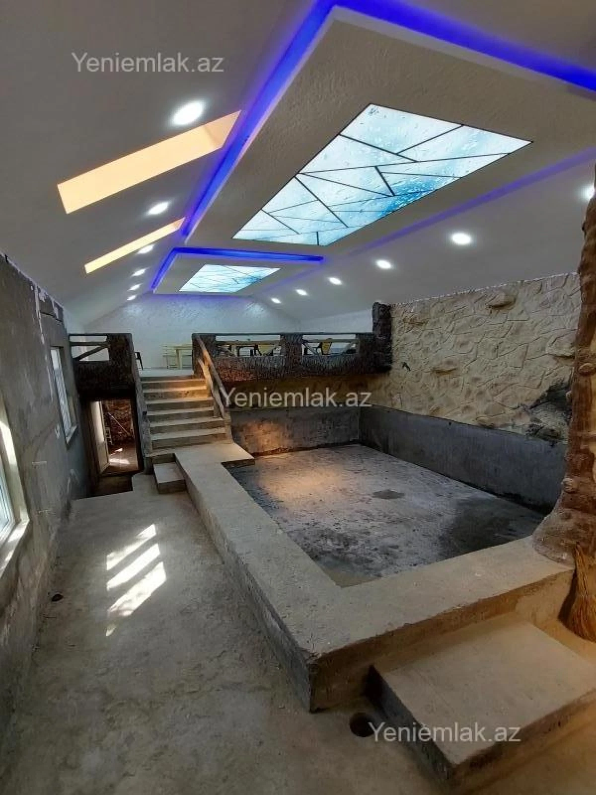 Satılır 8 otaqlı həyət evi 250 m²