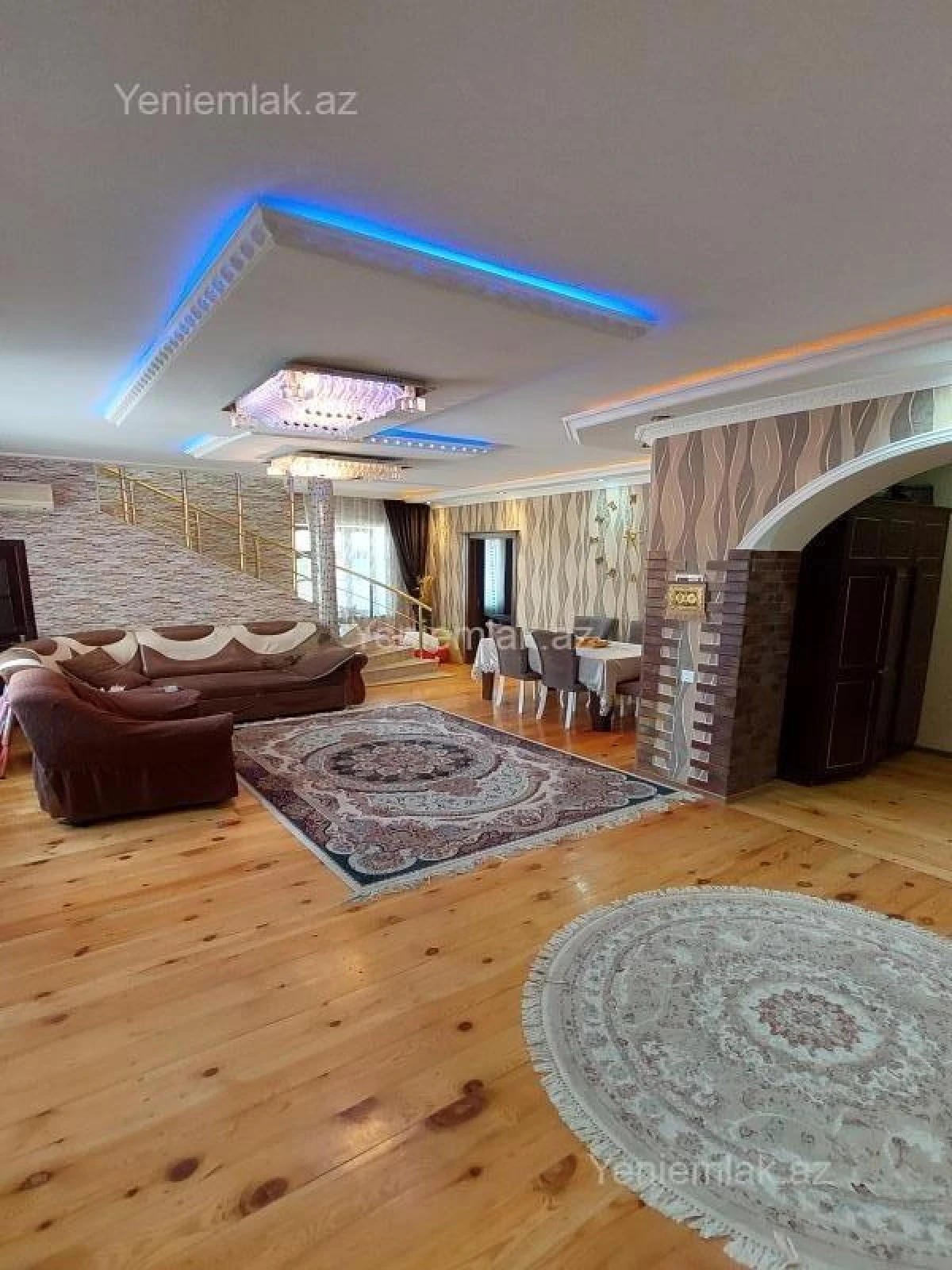 Satılır 8 otaqlı həyət evi 250 m²