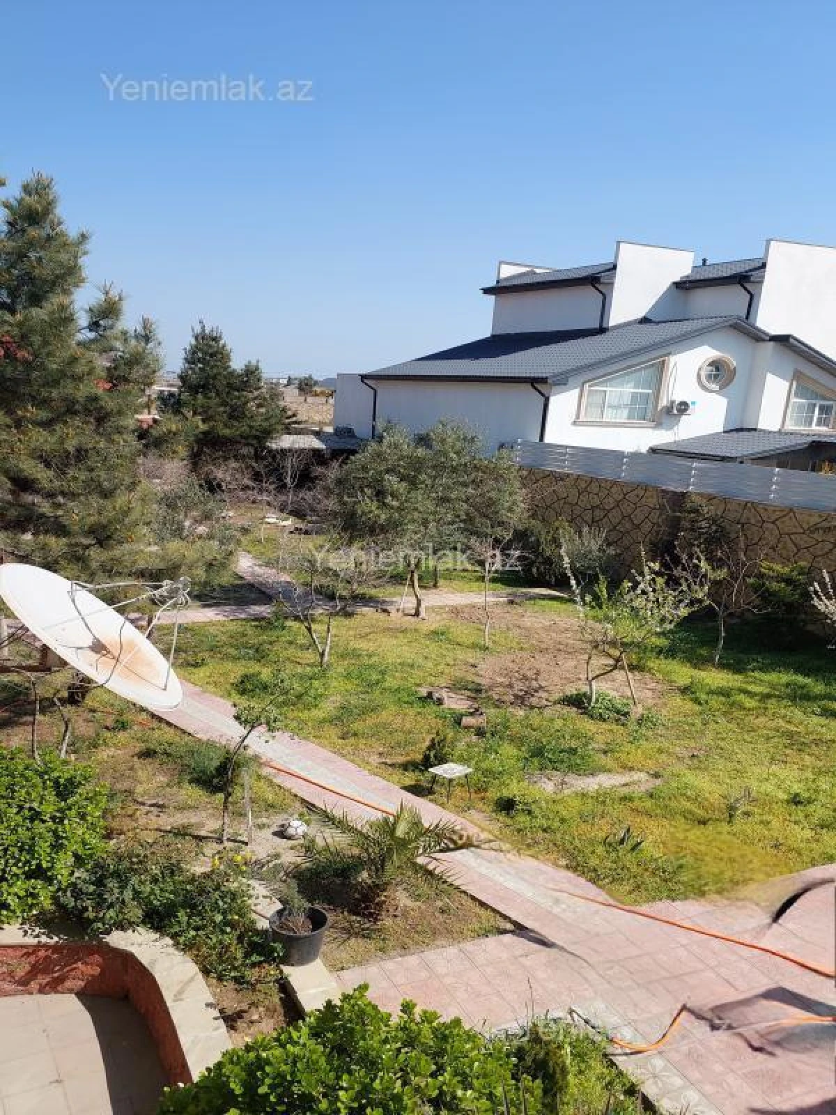 Satılır 8 otaqlı həyət evi 250 m²