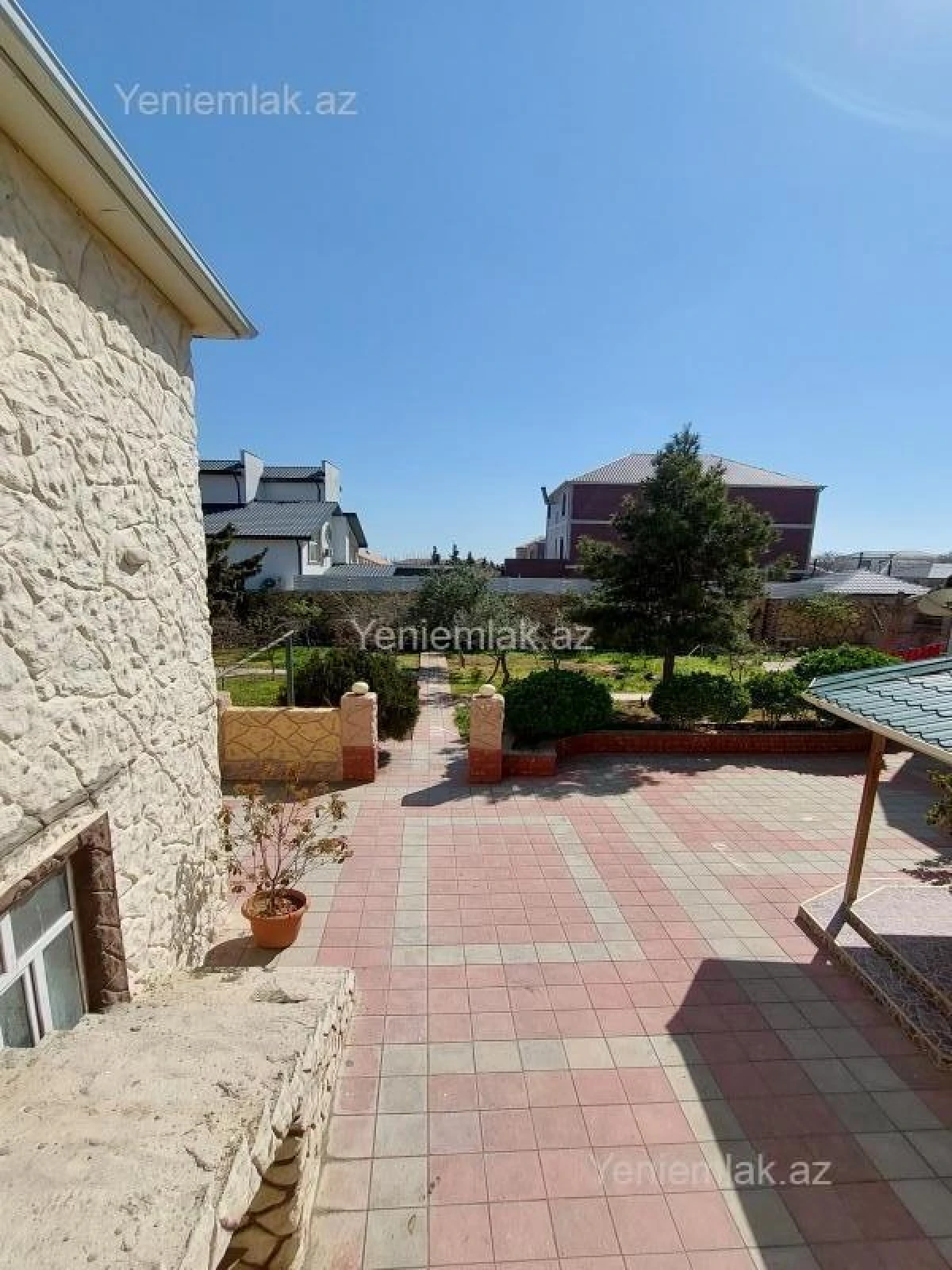 Satılır 8 otaqlı həyət evi 250 m²