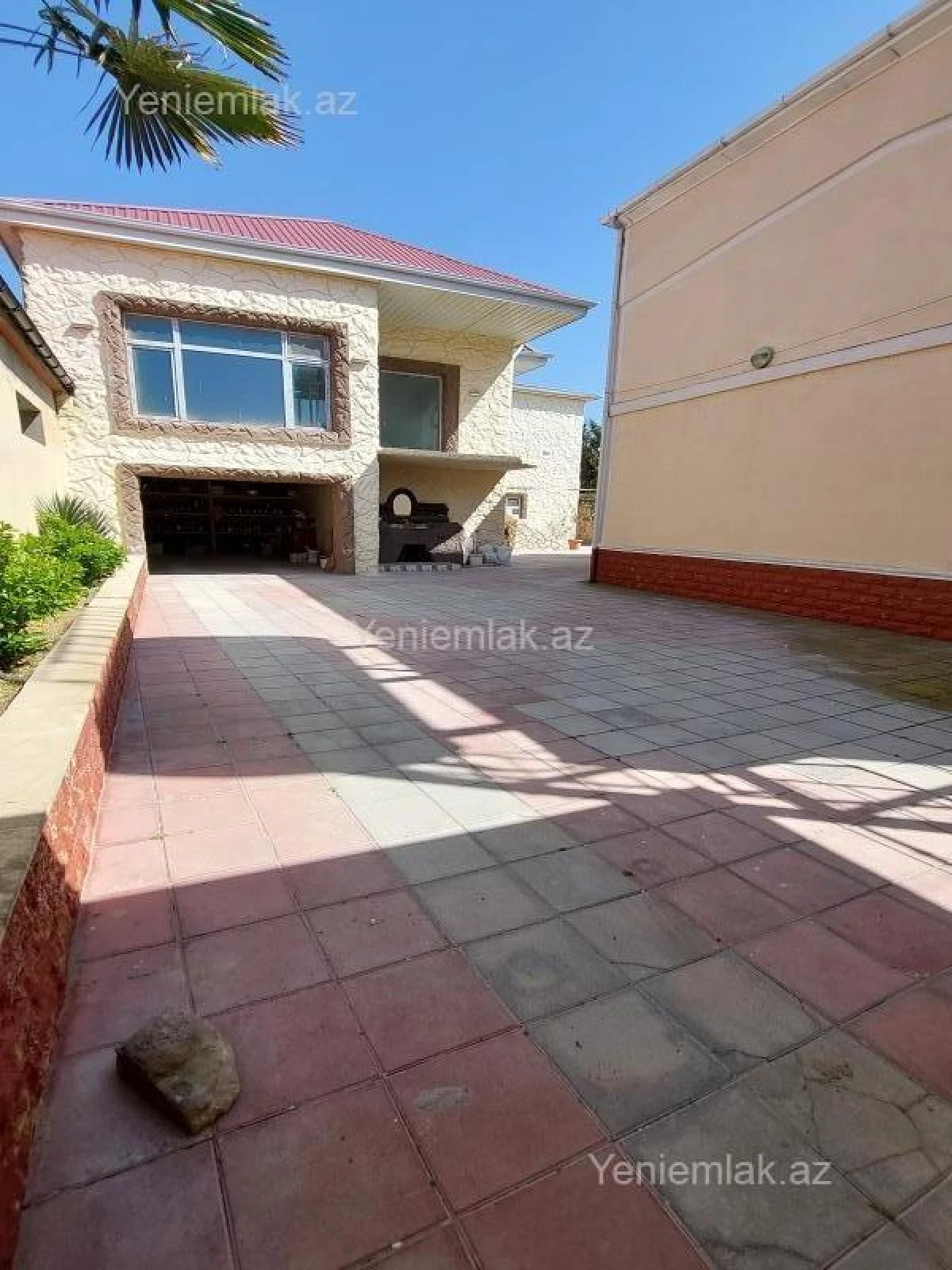 Satılır 8 otaqlı həyət evi 250 m²