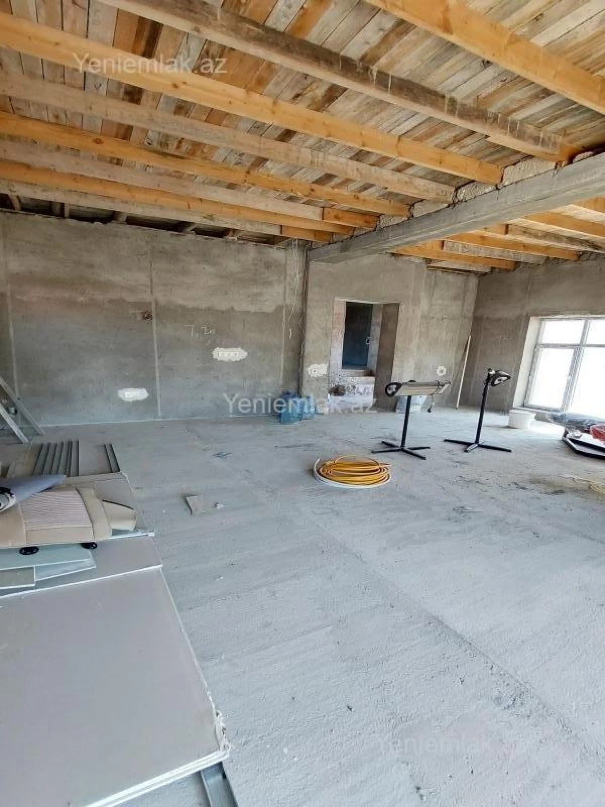 Satılır 8 otaqlı həyət evi 250 m²