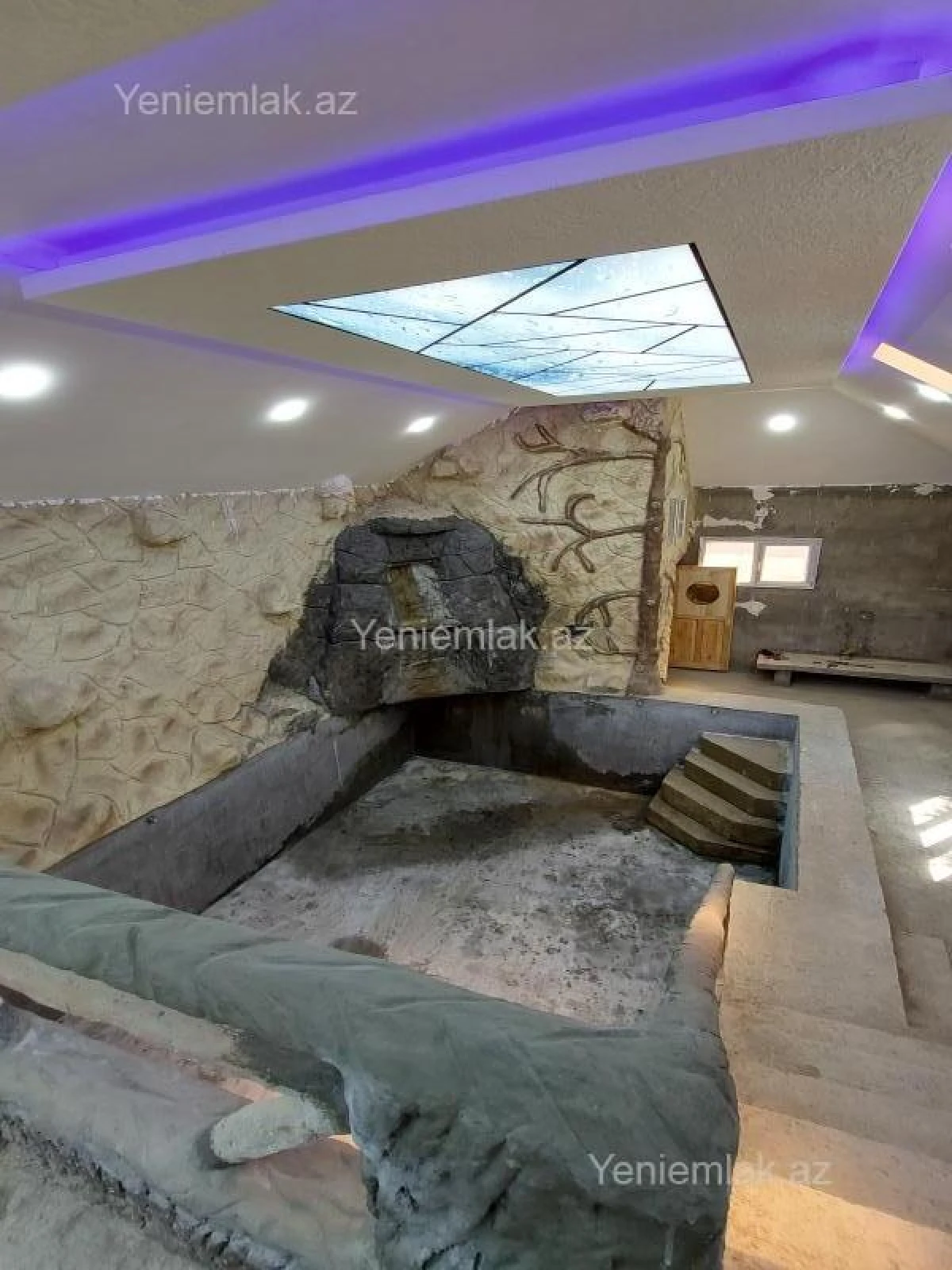 Satılır 8 otaqlı həyət evi 250 m²