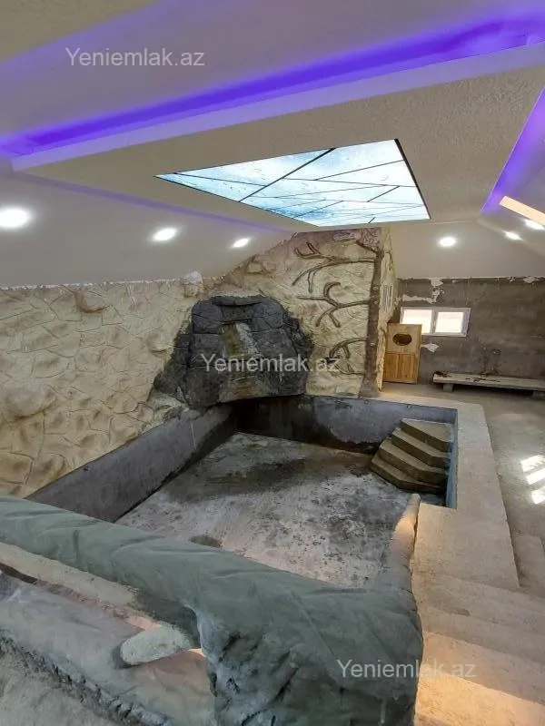 Satılır 8 otaqlı həyət evi 250 m²