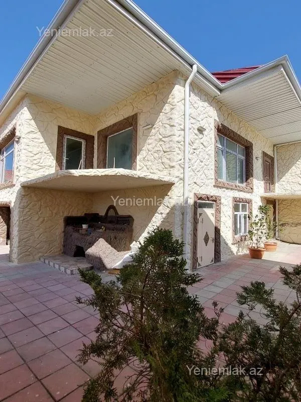 Satılır 8 otaqlı həyət evi 250 m²