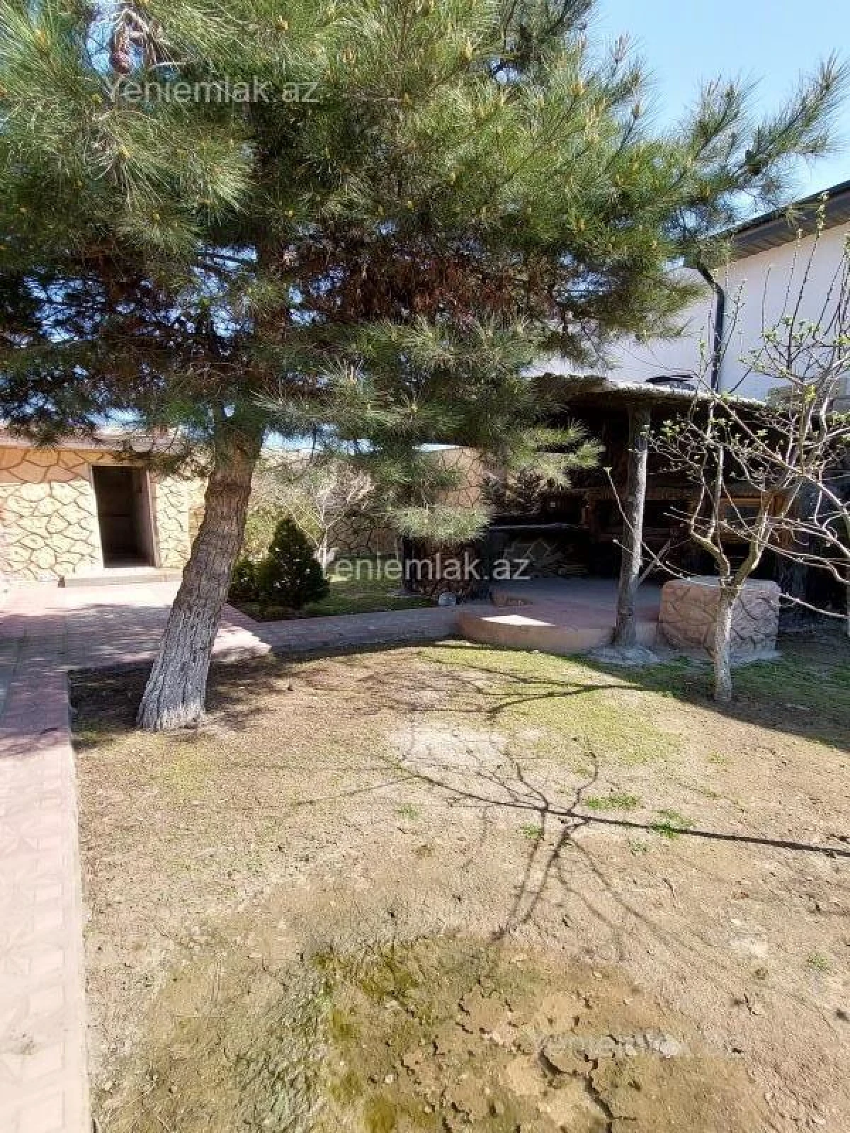 Satılır 8 otaqlı həyət evi 250 m²