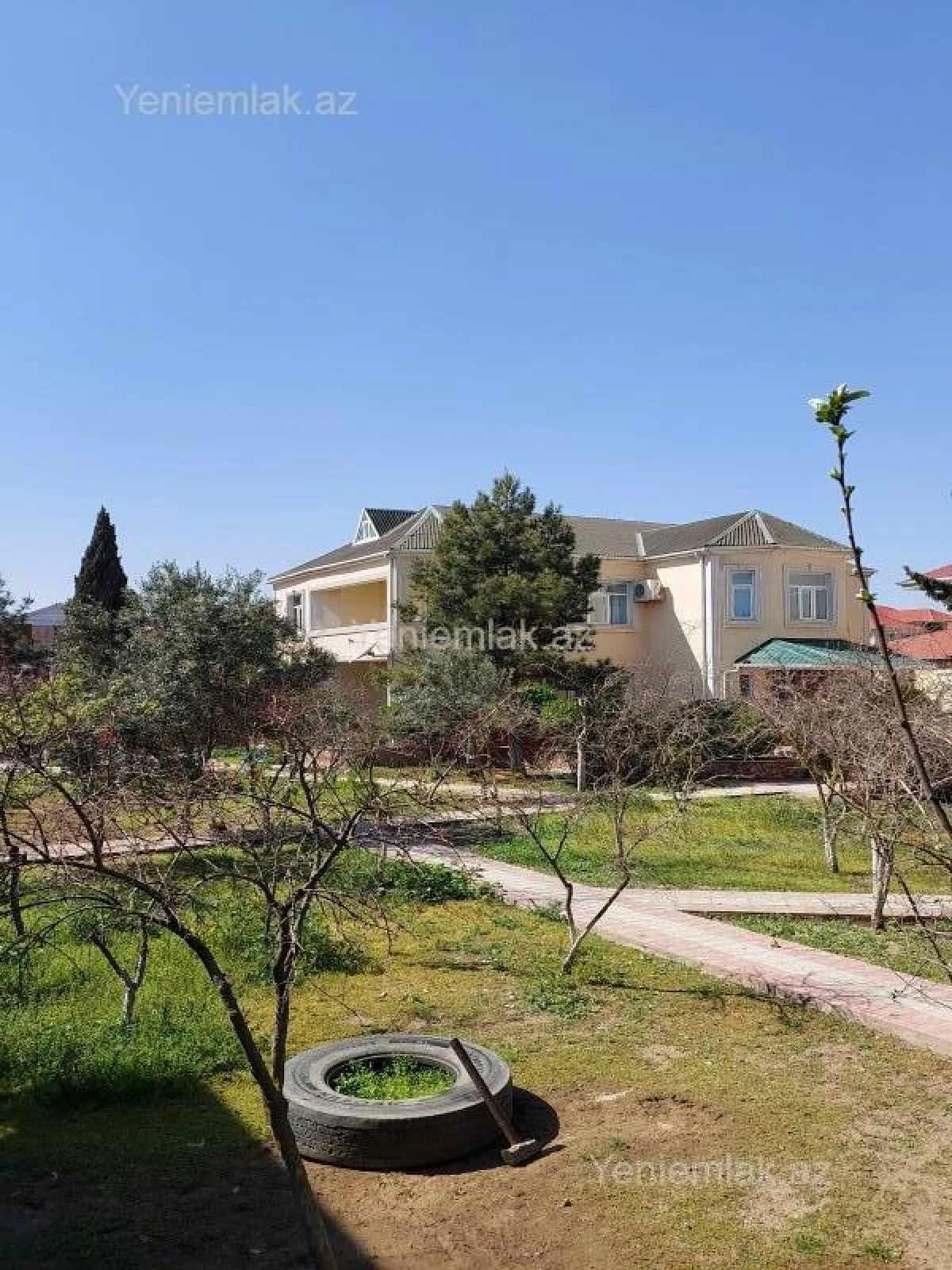 Satılır 8 otaqlı həyət evi 250 m²