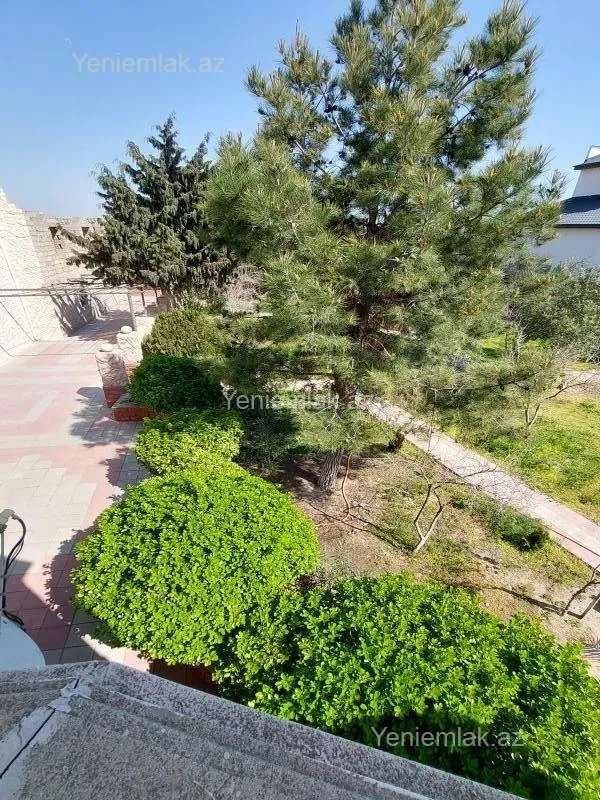 Satılır 8 otaqlı həyət evi 250 m²