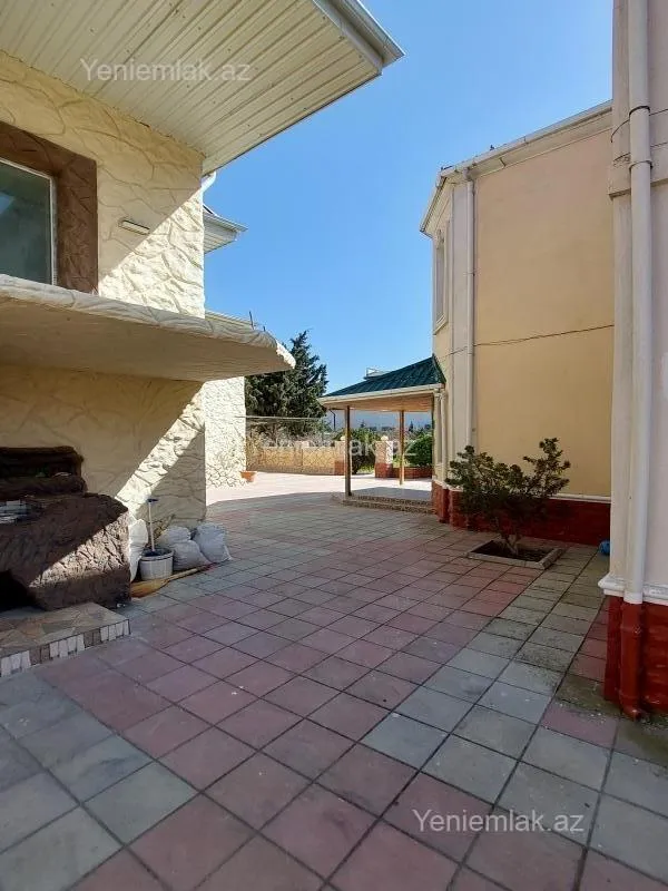 Satılır 8 otaqlı həyət evi 250 m²