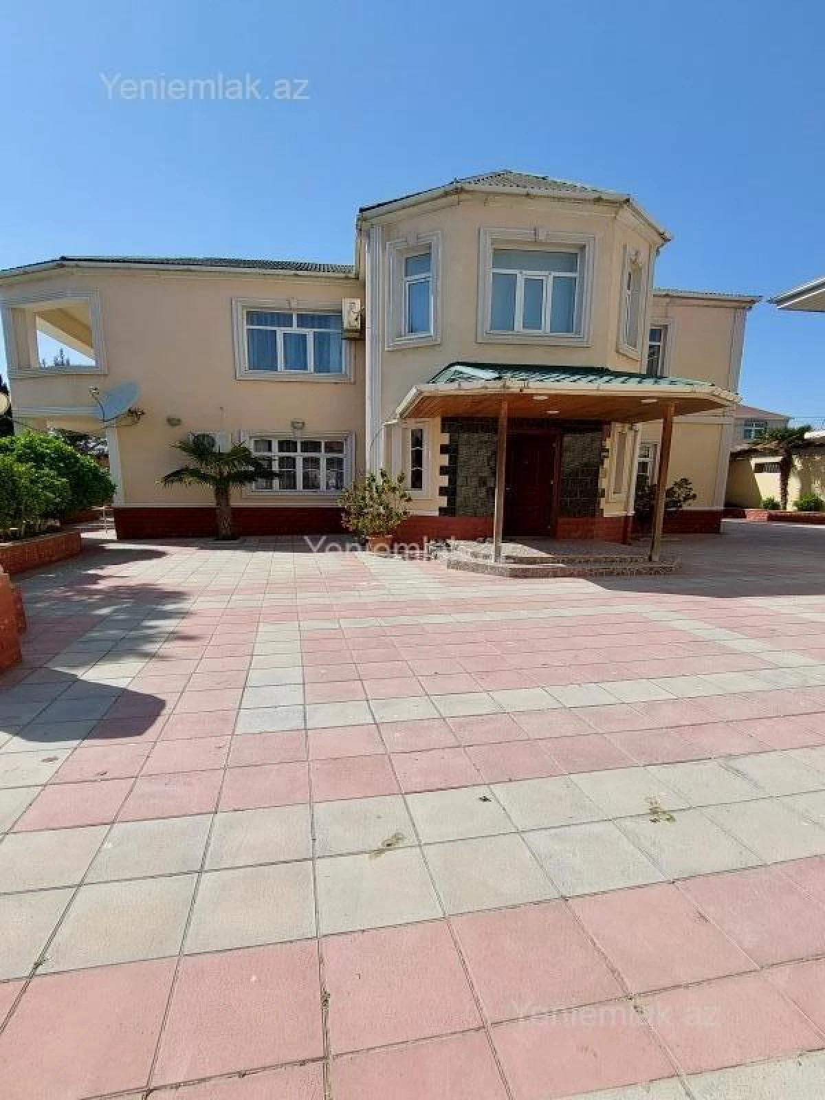 Satılır 8 otaqlı həyət evi 250 m²