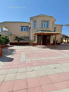 Satılır 8 otaqlı həyət evi 250 m²