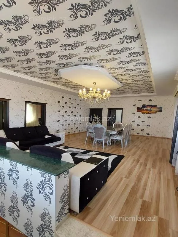 Satılır 8 otaqlı həyət evi 250 m²
