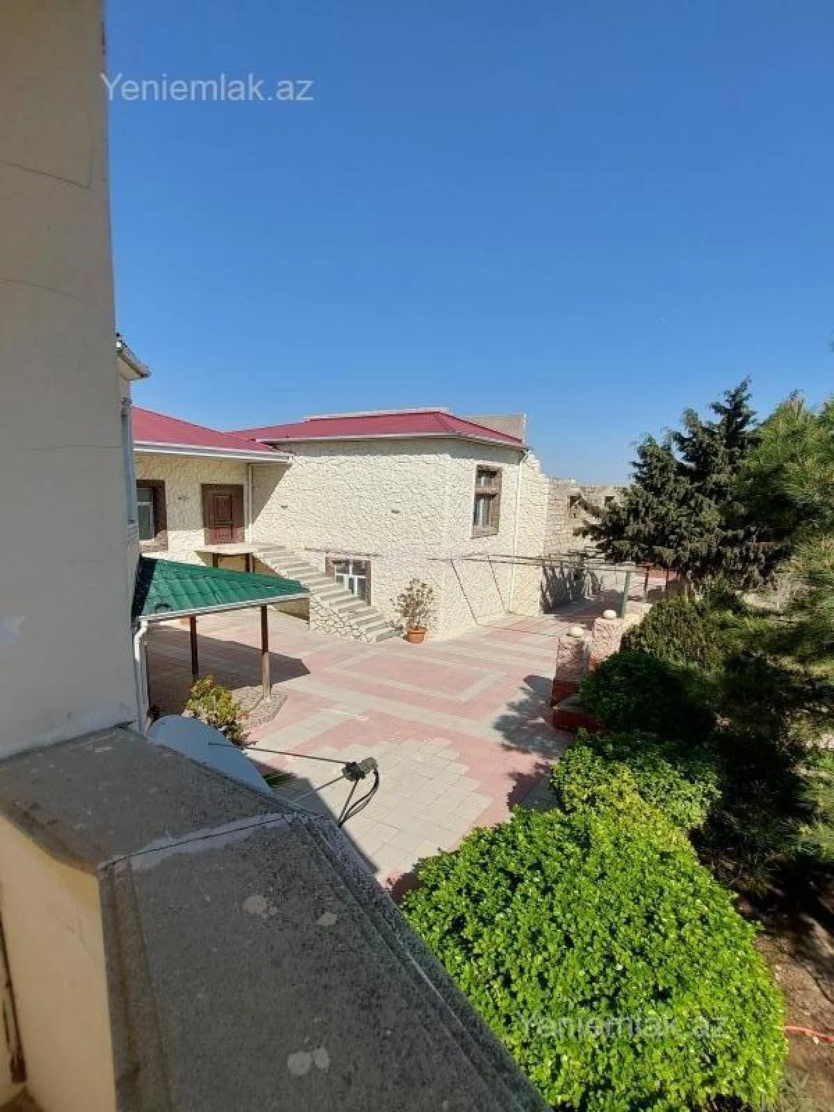 Satılır 8 otaqlı həyət evi 250 m²