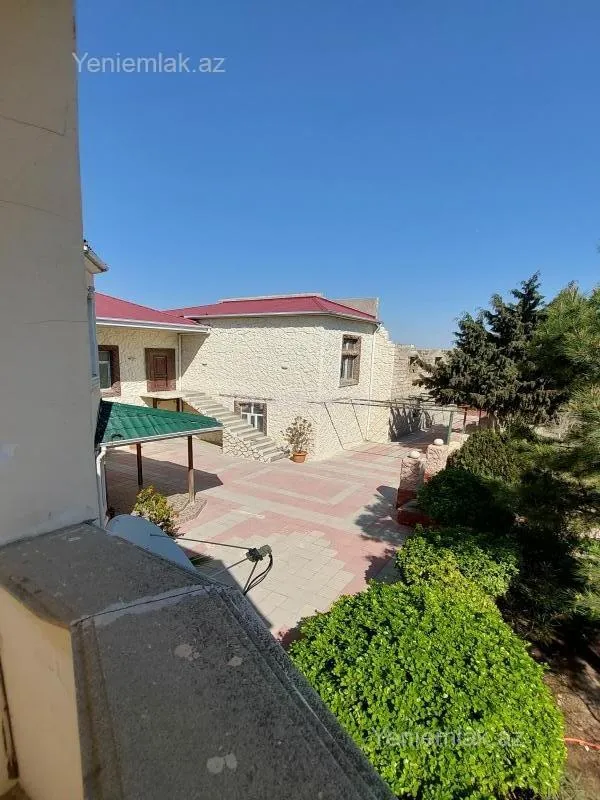 Satılır 8 otaqlı həyət evi 250 m²