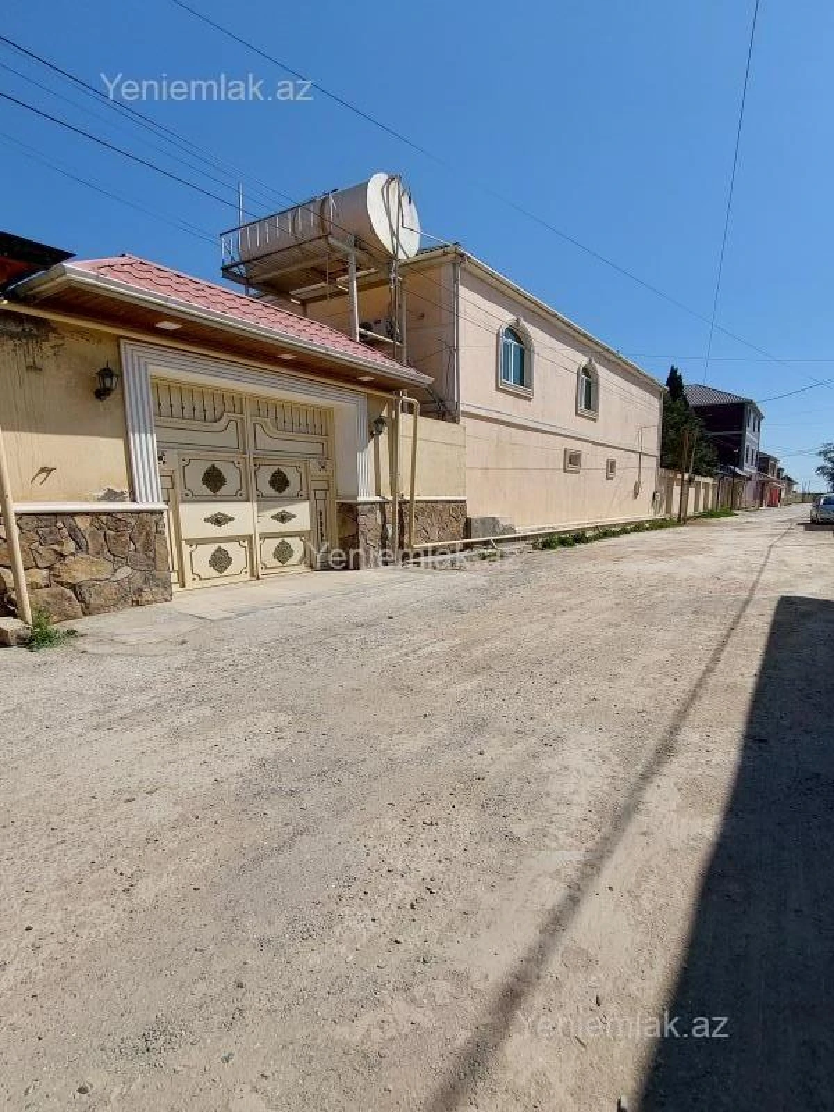 Satılır 8 otaqlı həyət evi 250 m²