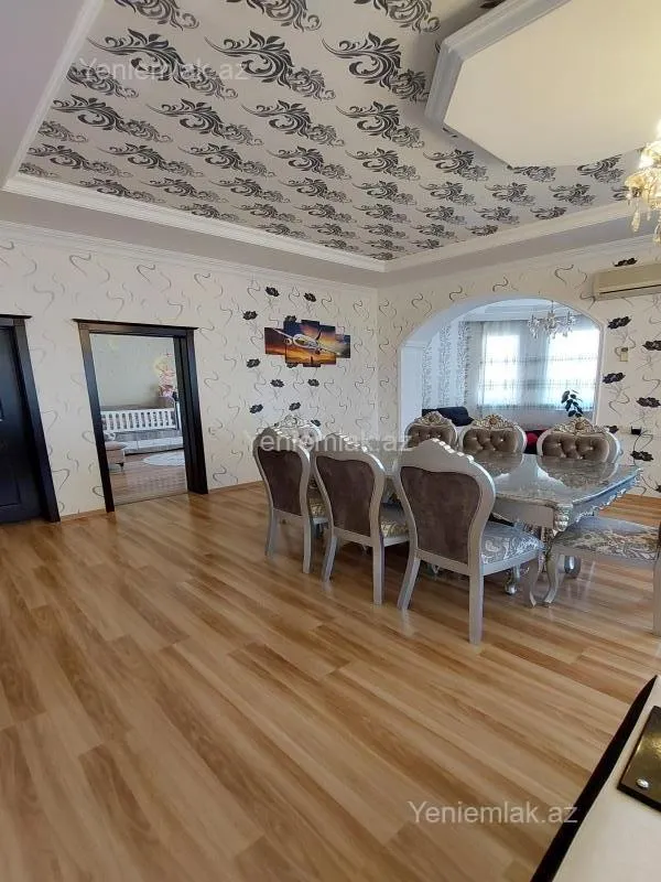 Satılır 8 otaqlı həyət evi 250 m²