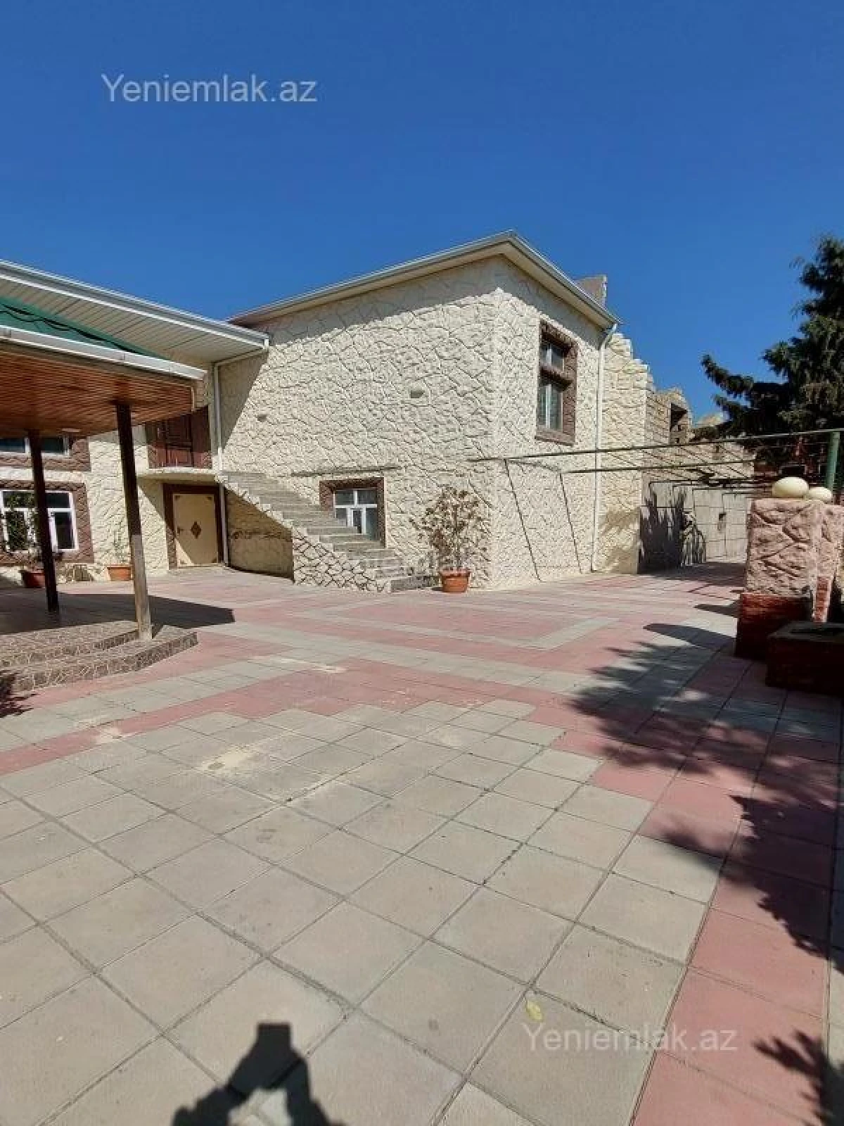 Satılır 8 otaqlı həyət evi 250 m²