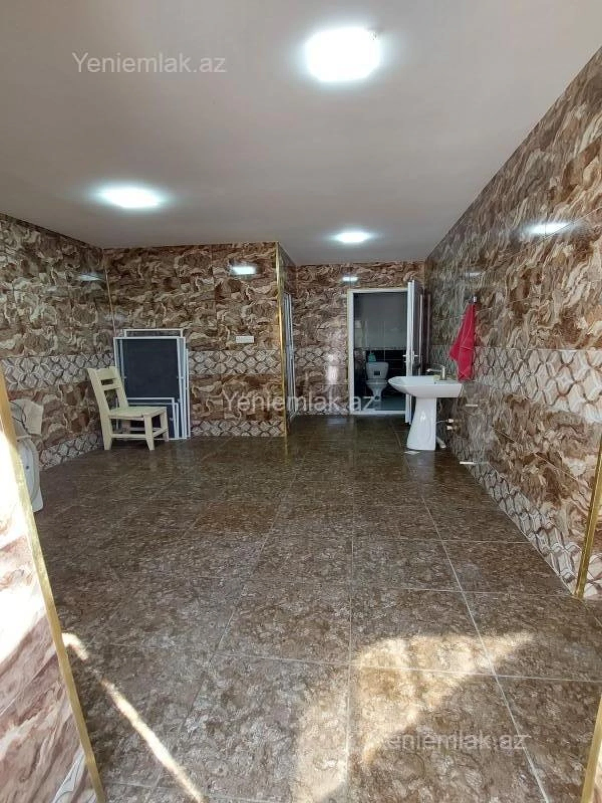 Satılır 8 otaqlı həyət evi 250 m²