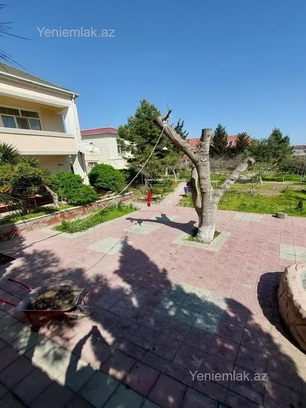 Satılır 8 otaqlı həyət evi 250 m²
