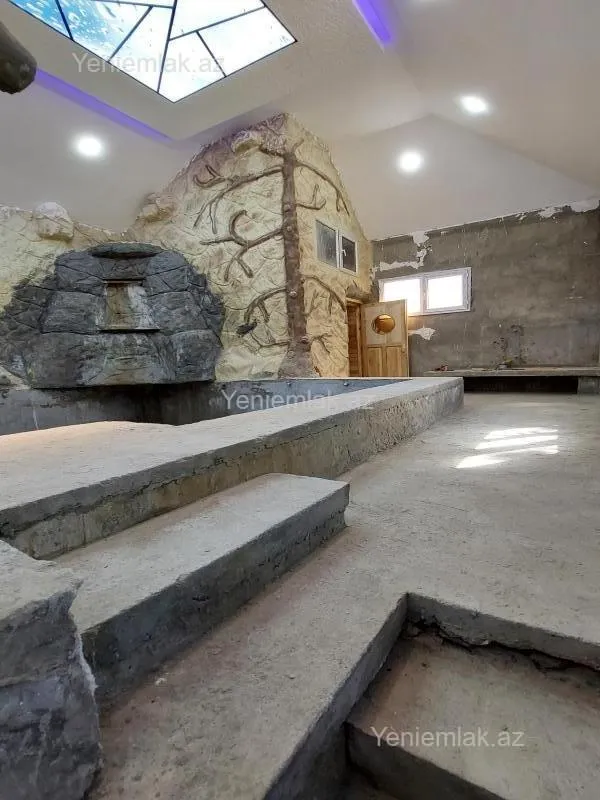 Satılır 8 otaqlı həyət evi 250 m²