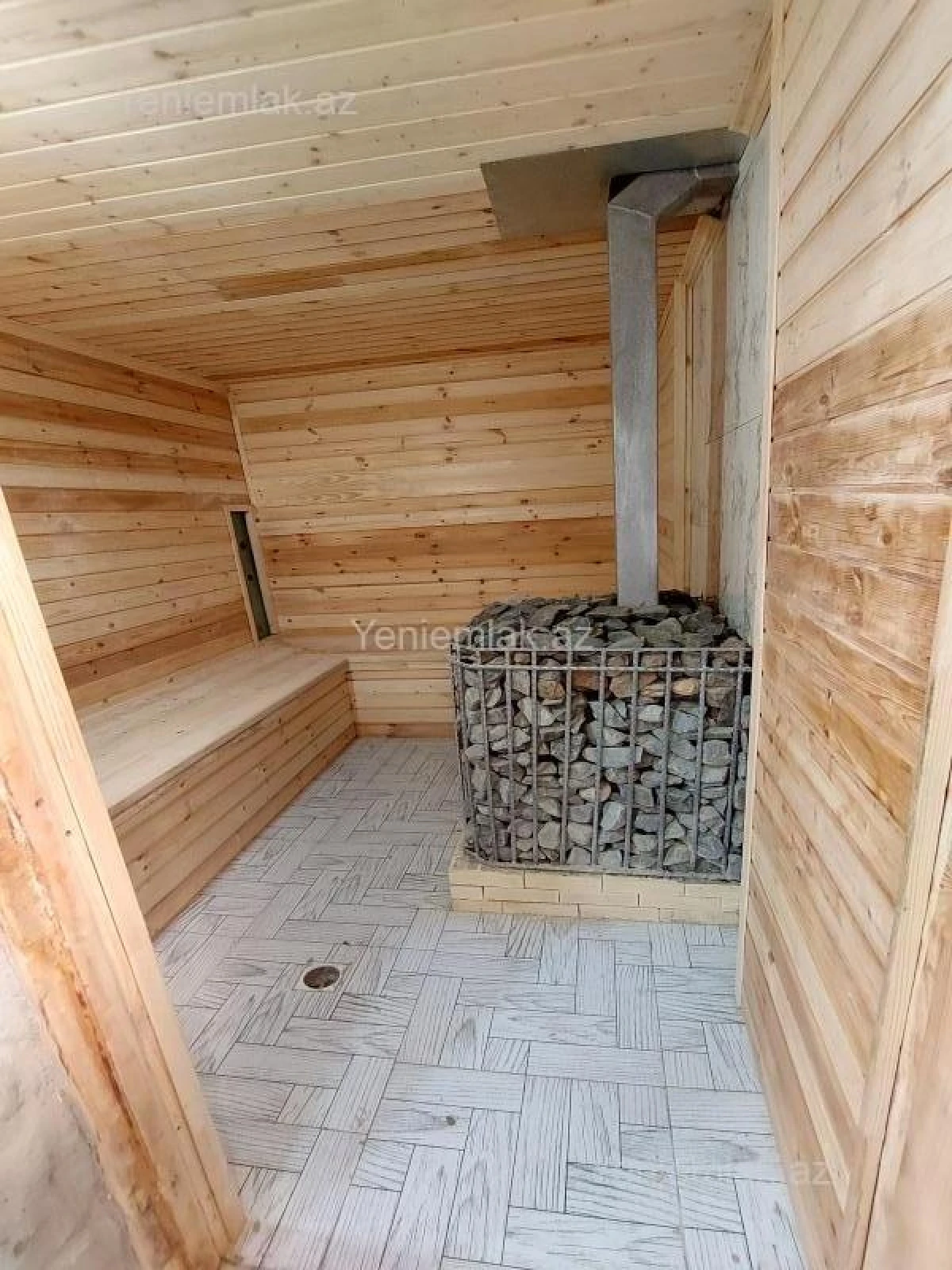 Satılır 8 otaqlı həyət evi 250 m²