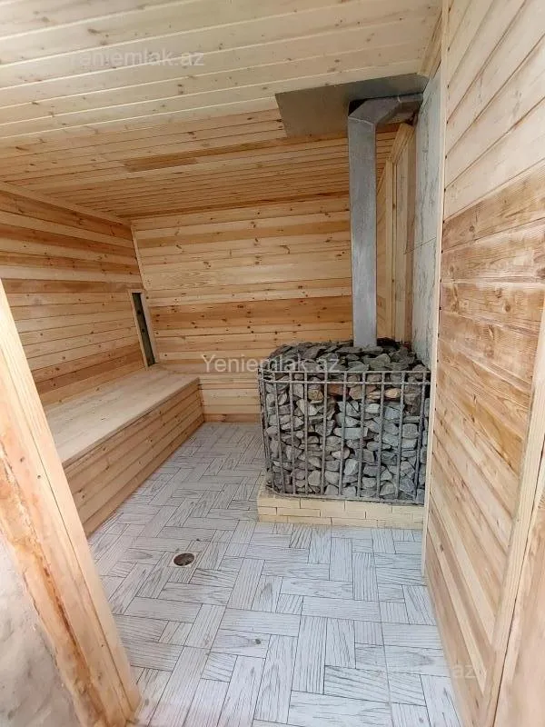 Satılır 8 otaqlı həyət evi 250 m²