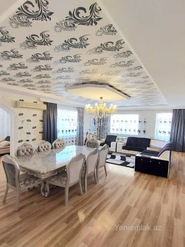 Satılır 8 otaqlı həyət evi 250 m²