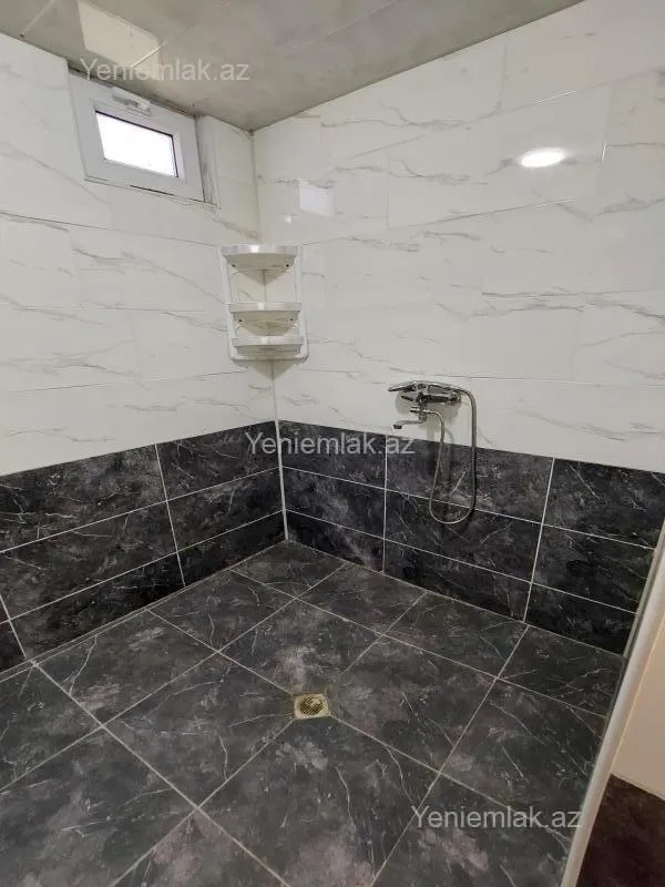 Satılır 8 otaqlı həyət evi 250 m²