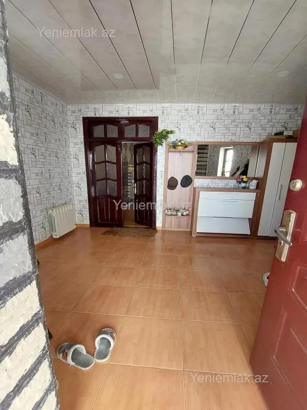 Satılır 8 otaqlı həyət evi 250 m²