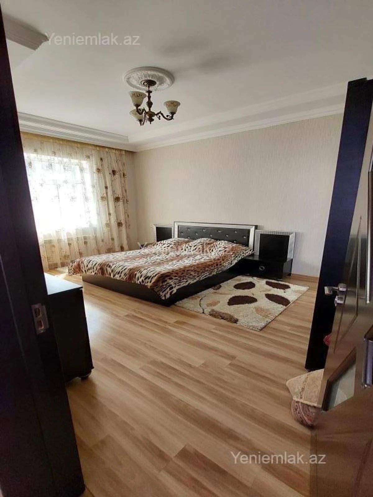 Satılır 8 otaqlı həyət evi 250 m²