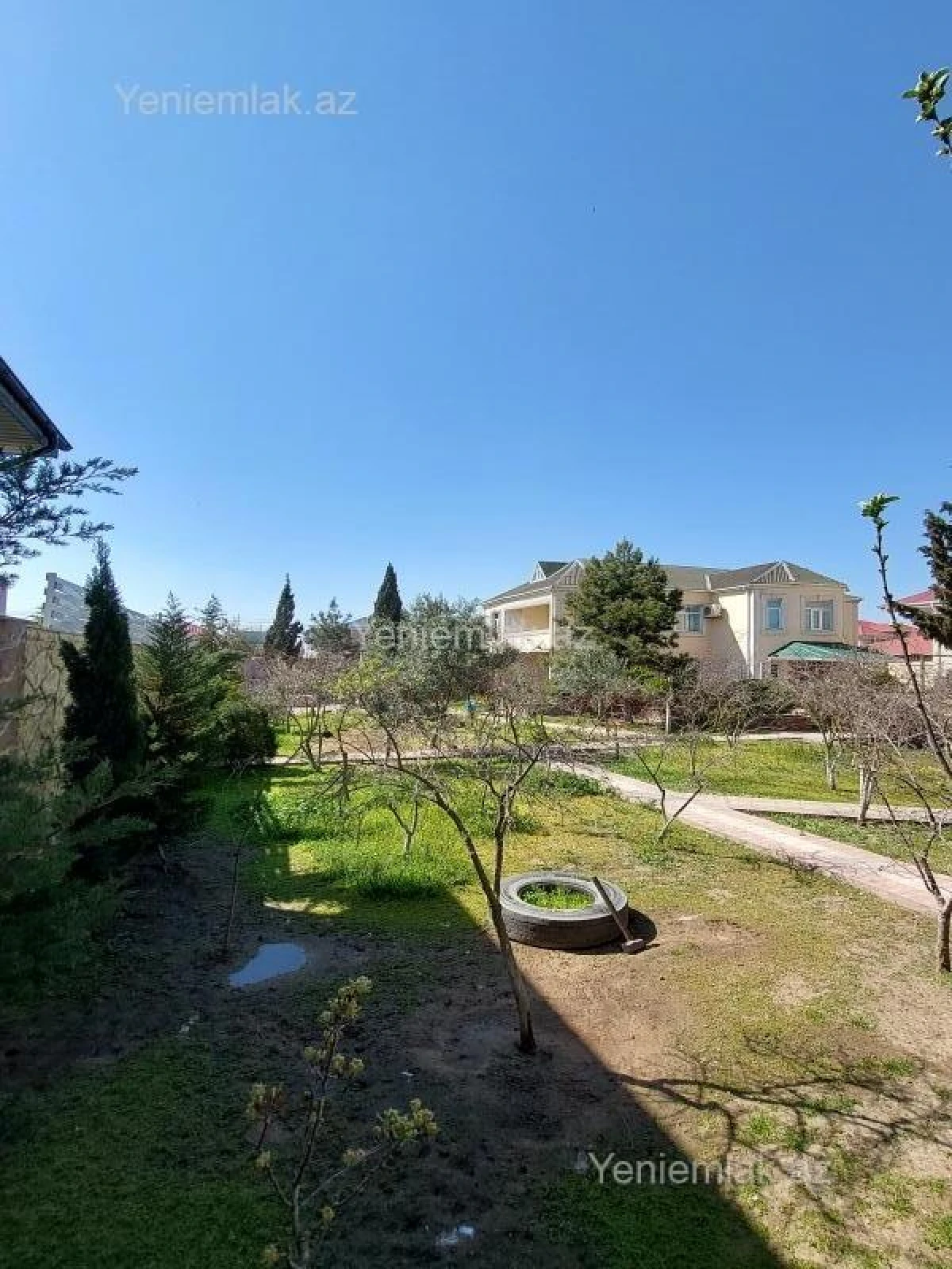 Satılır 8 otaqlı həyət evi 250 m²