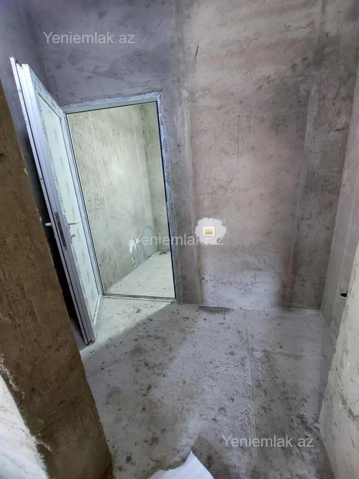 Satılır 8 otaqlı həyət evi 250 m²