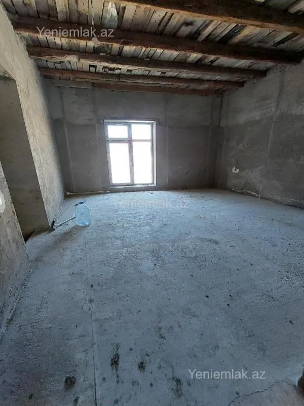 Satılır 8 otaqlı həyət evi 250 m²