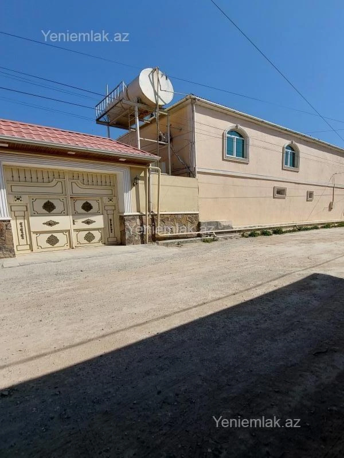 Satılır 8 otaqlı həyət evi 250 m²