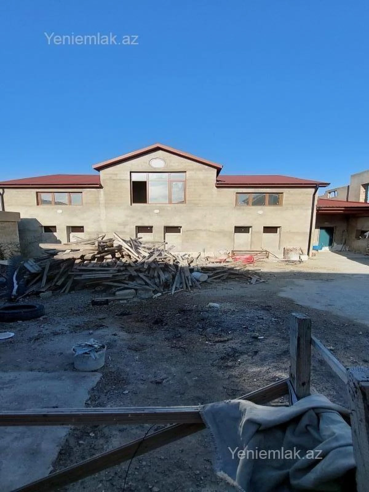 Satılır 8 otaqlı həyət evi 250 m²