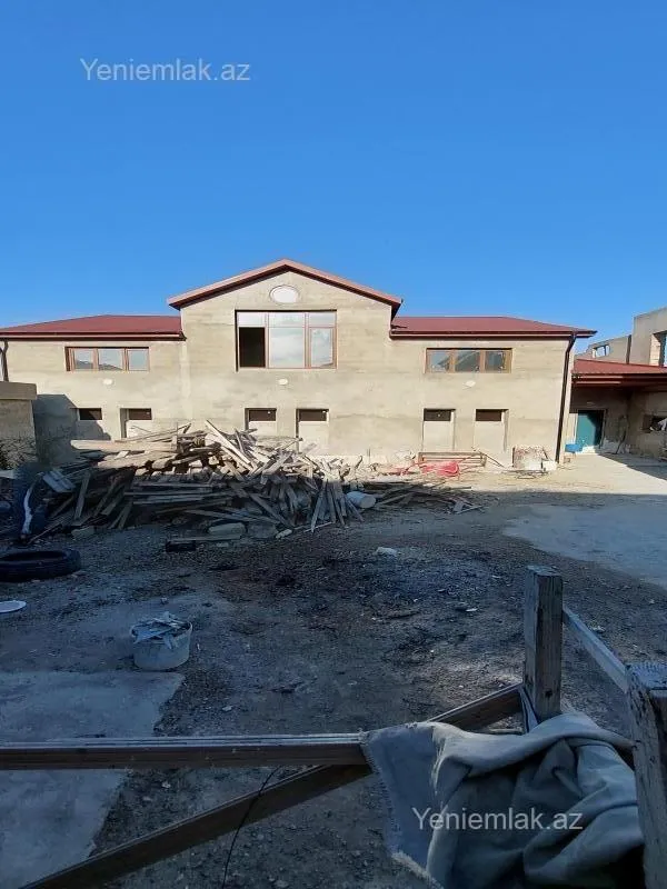 Satılır 8 otaqlı həyət evi 250 m²