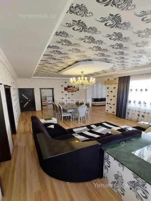 Satılır 8 otaqlı həyət evi 250 m²