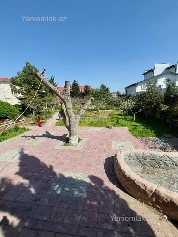 Satılır 8 otaqlı həyət evi 250 m²