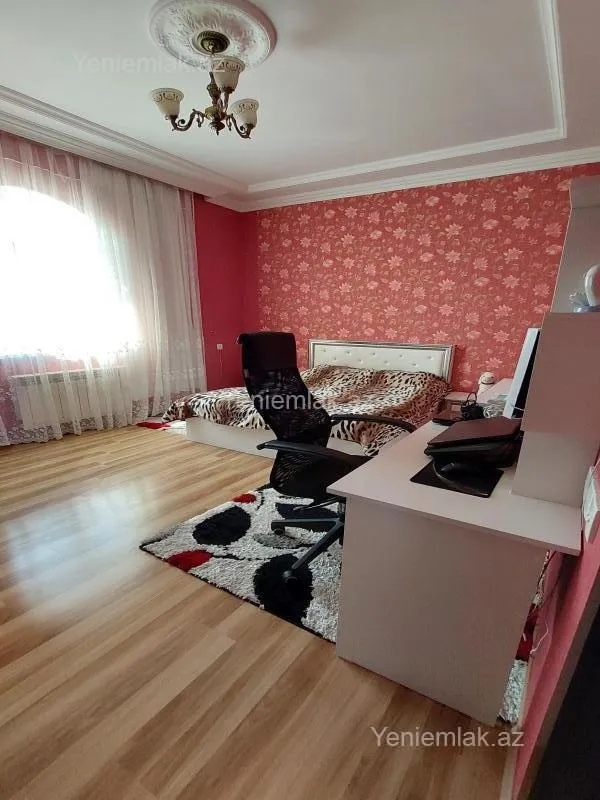 Satılır 8 otaqlı həyət evi 250 m²