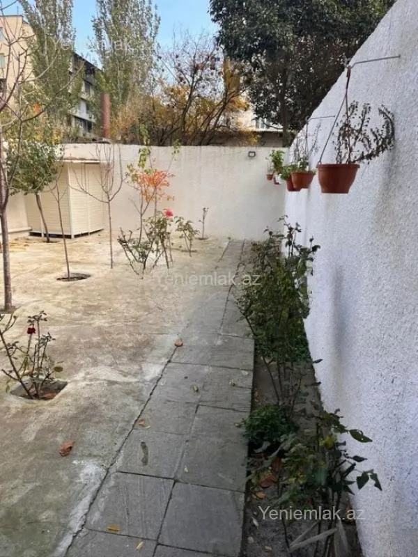 Satılır 3 otaqlı köhnə tikili 100 m²