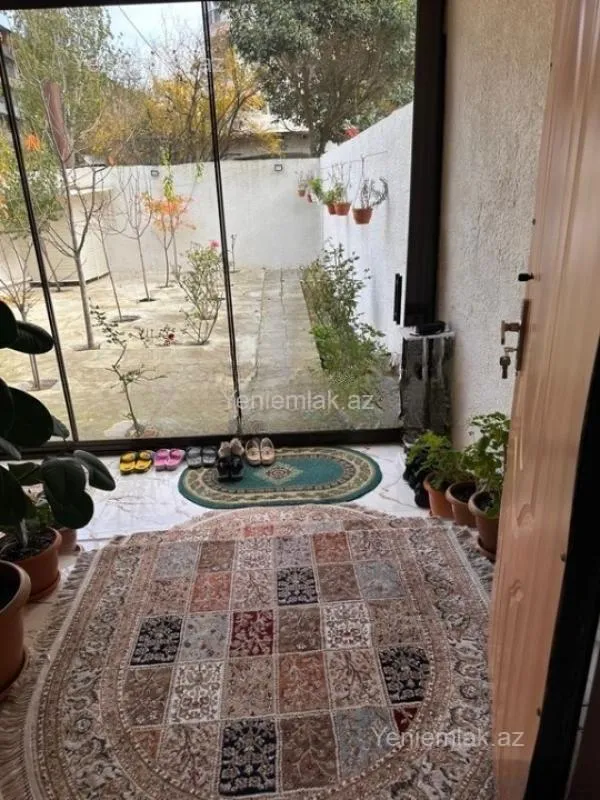 Satılır 3 otaqlı köhnə tikili 100 m²