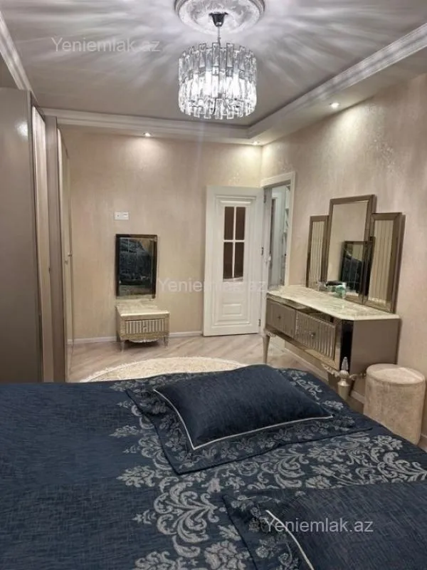 Satılır 3 otaqlı köhnə tikili 100 m²